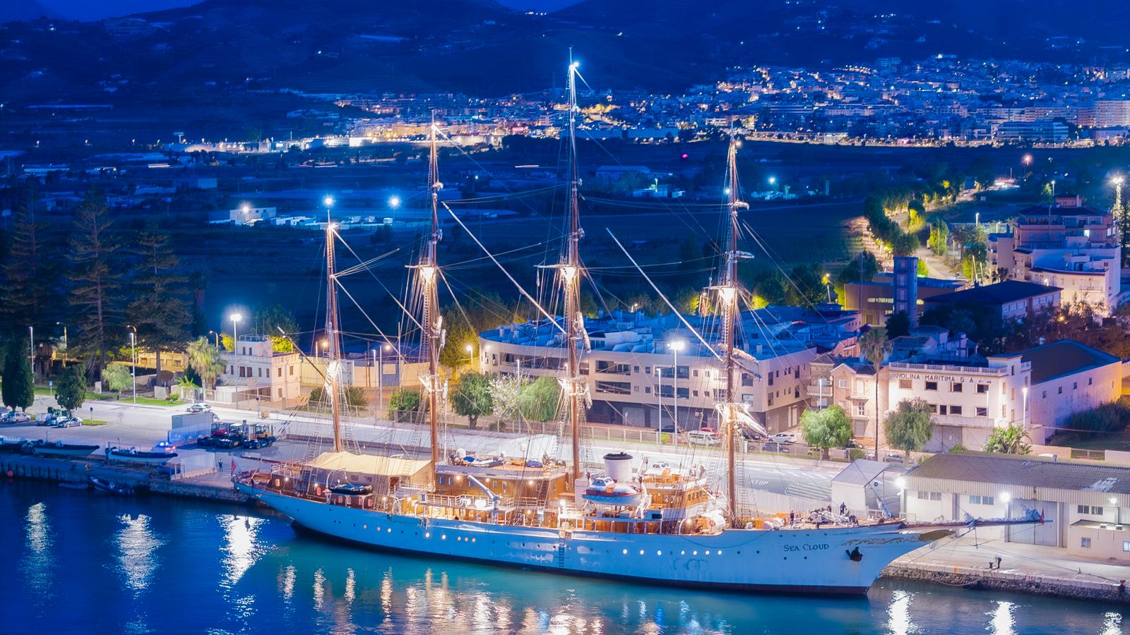 El crucero de lujo Sea Cloud llega al Puerto de Motril donde va a permanecer dos - Noticia Puerto de Motril