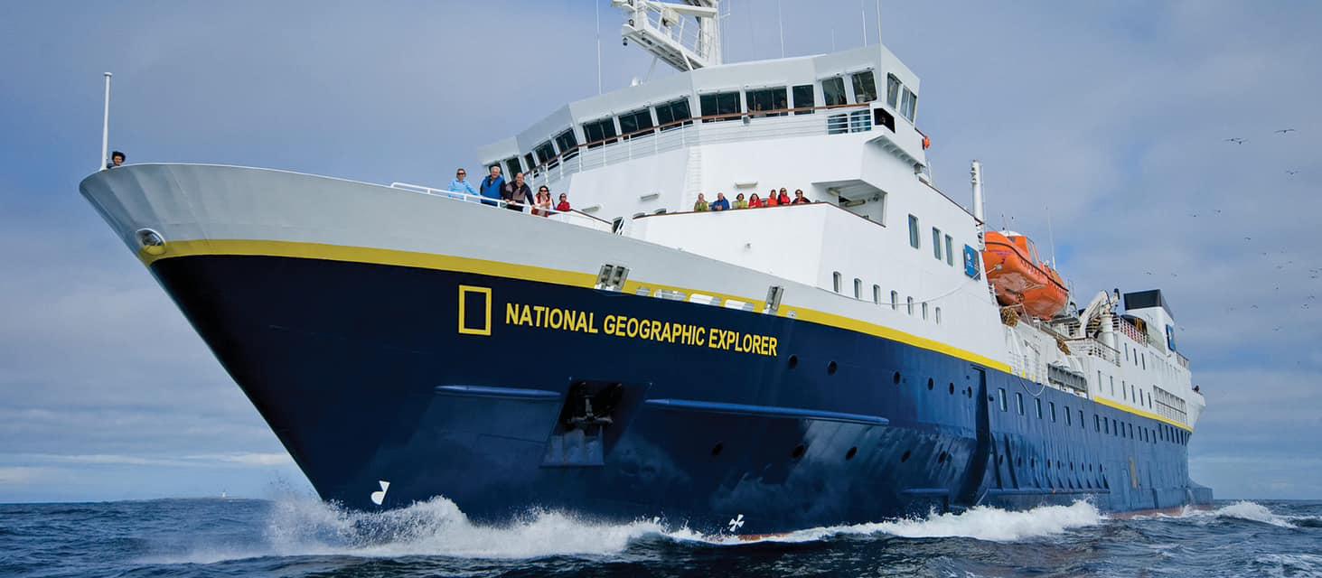Atraca en el Puerto de Motril el crucero de expedición National Geographic