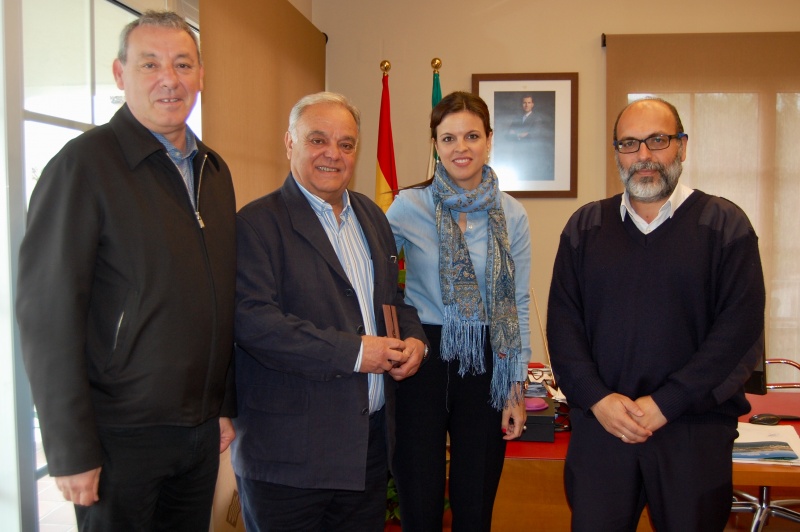 El Puerto de Motril reconoce la trayectoria laboral de uno de sus prácticos con - Noticia Puerto de Motril
