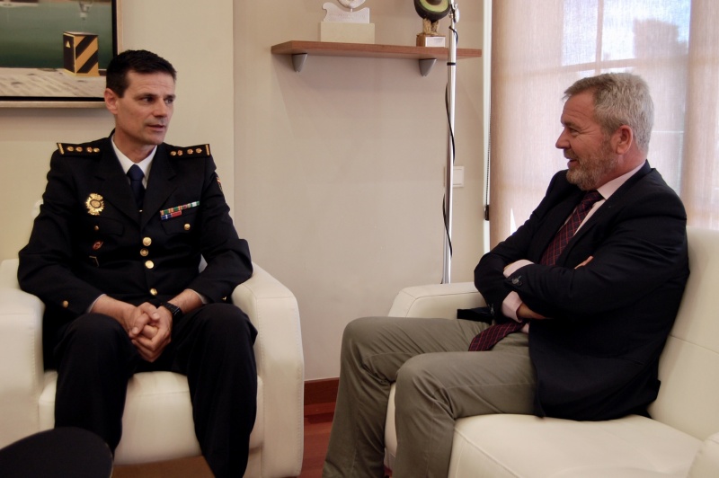 El presidente del Puerto recibe al nuevo comisario jefe de la Policía Nacional - Noticia Puerto de Motril