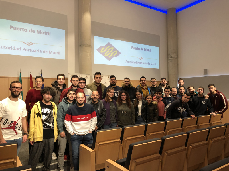 Alumnos de la Universidad de Jaén visitan el Puerto de Motril