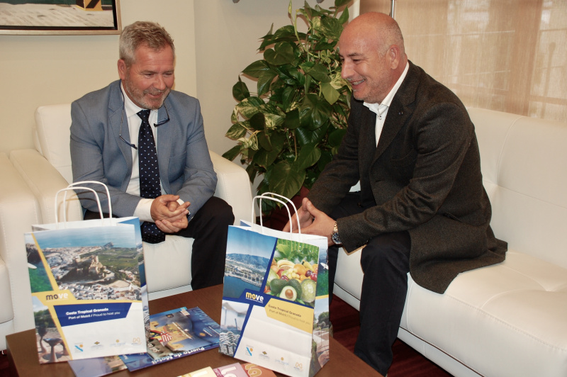 Puerto y Mancomunidad presentan el nuevo material promocional de la Costa - Noticia Puerto de Motril