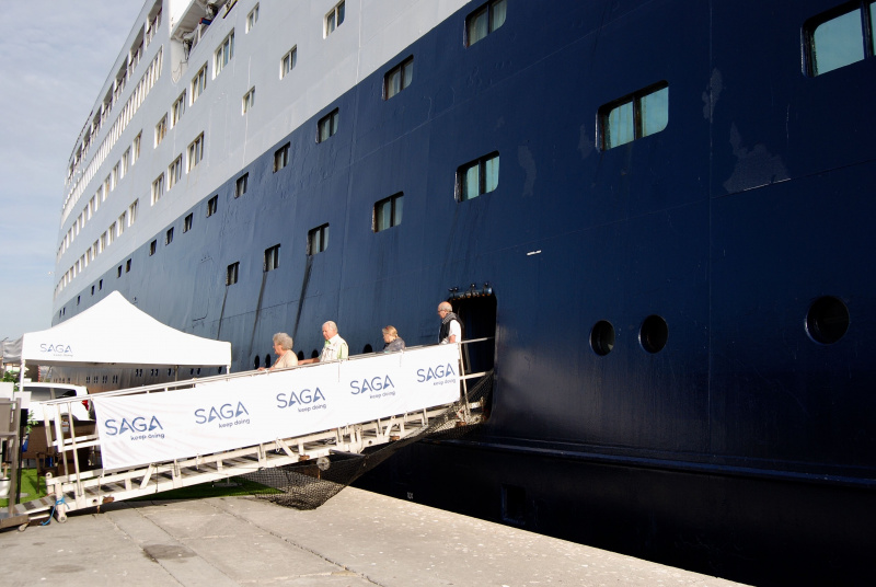 Motril es uno de los tres puertos españoles de escala del Saga Sapphire en su - Noticia Puerto de Motril