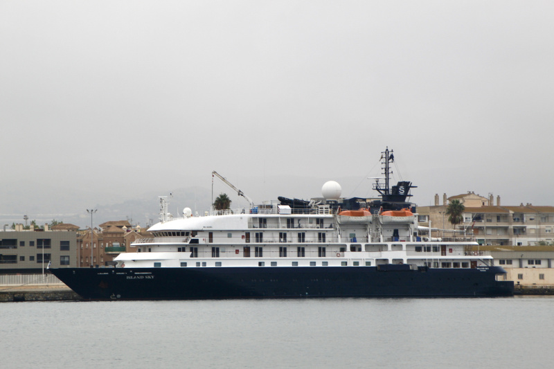 El Puerto de Motril recibe al crucero Island Sky, el tercero de los cuatro - Noticia Puerto de Motril
