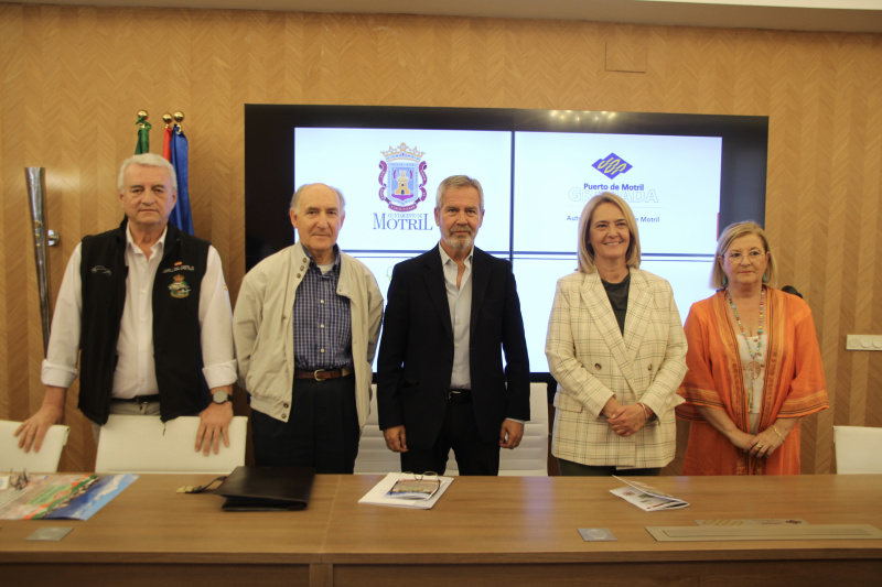 Una caravana de vehículos históricos llega al Puerto de Motril este sábado - Noticia Puerto de Motril
