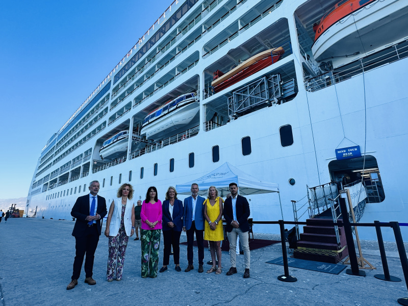 El Crucero de lujo ´Seven Seas Mariner` repite escala en el Puerto de Motril