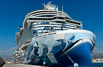 Un nuevo crucero de gran capacidad llega al Puerto de Motril con más de 3.000 - Noticia Puerto de Motril